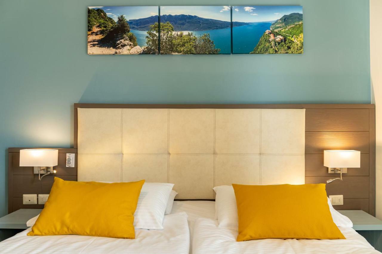 Hotel Limone リモーネ・スル・ガルダ エクステリア 写真