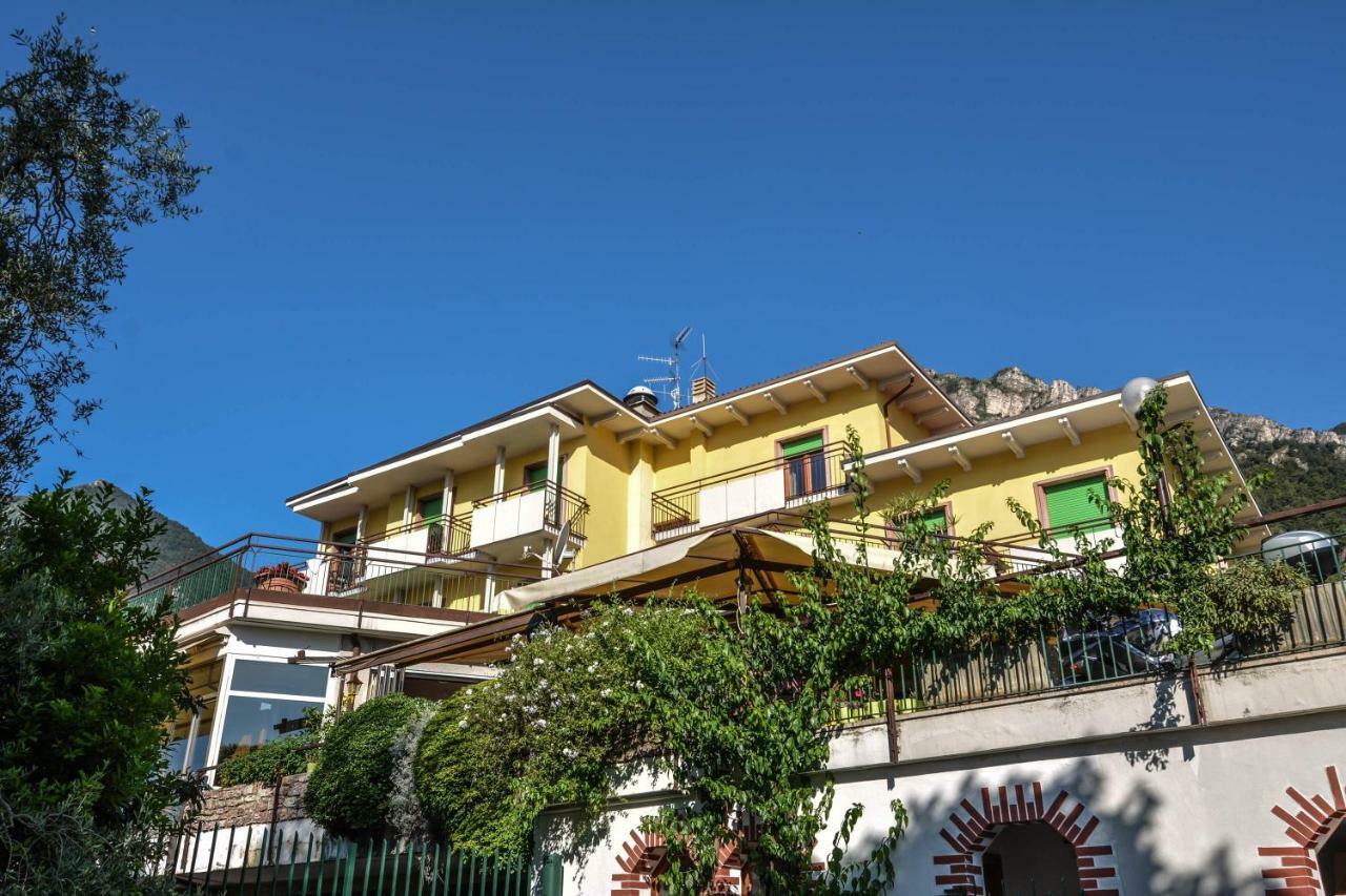 Hotel Limone リモーネ・スル・ガルダ エクステリア 写真