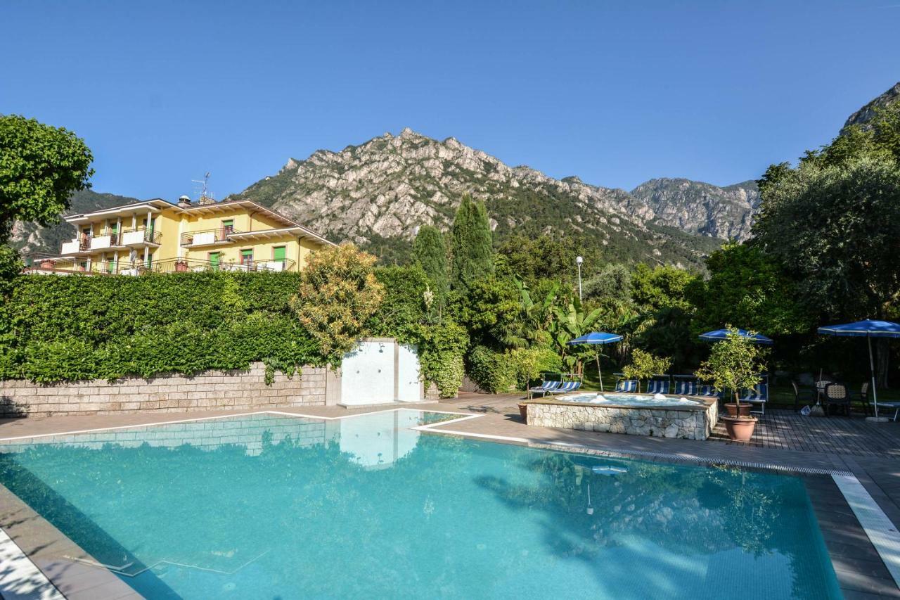 Hotel Limone リモーネ・スル・ガルダ エクステリア 写真