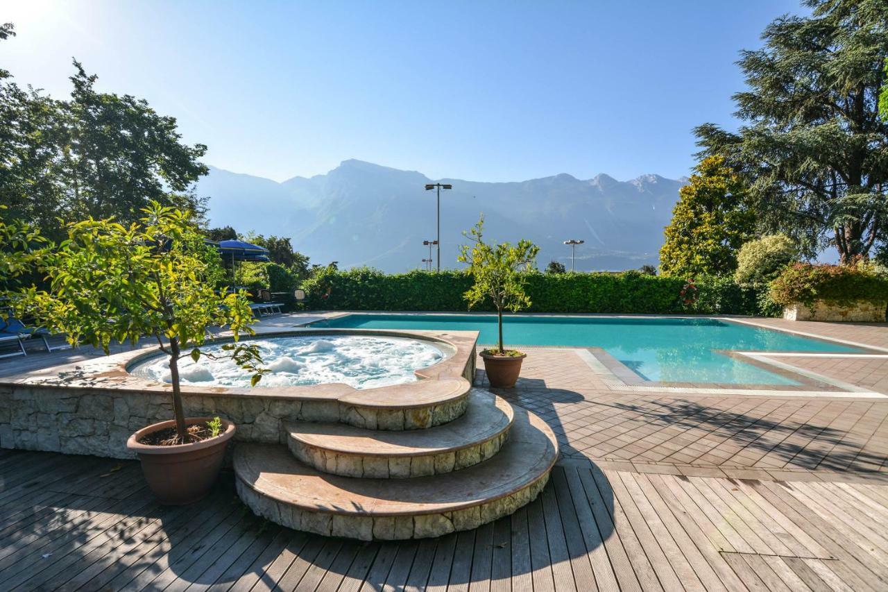 Hotel Limone リモーネ・スル・ガルダ エクステリア 写真