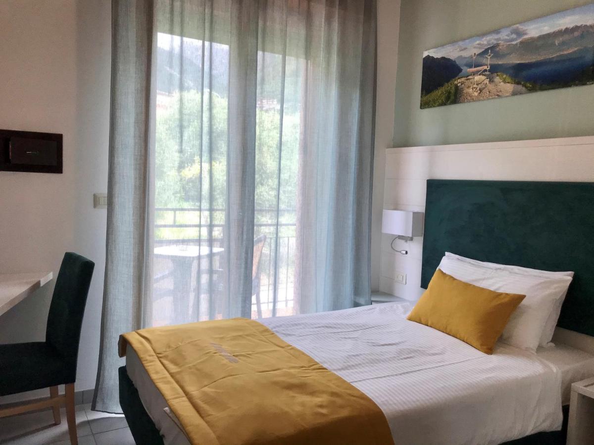 Hotel Limone リモーネ・スル・ガルダ エクステリア 写真
